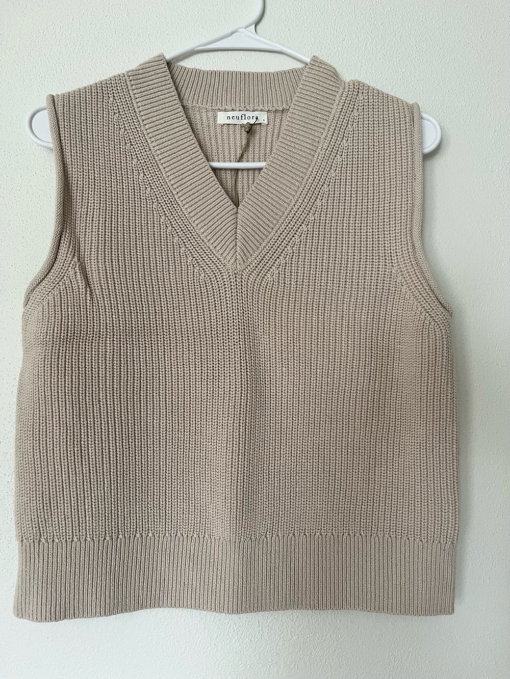 NWT Neuflora Women's Cream Knit V-Neck Sweater Vest